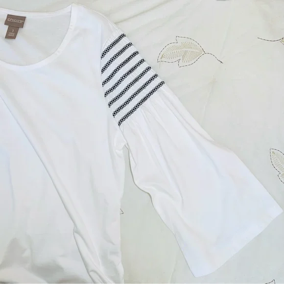 CHICO’S Smocked Bell Sleeve Shirttail Tee NWOT Sz 1 (M-8) - Picture 12 of 13